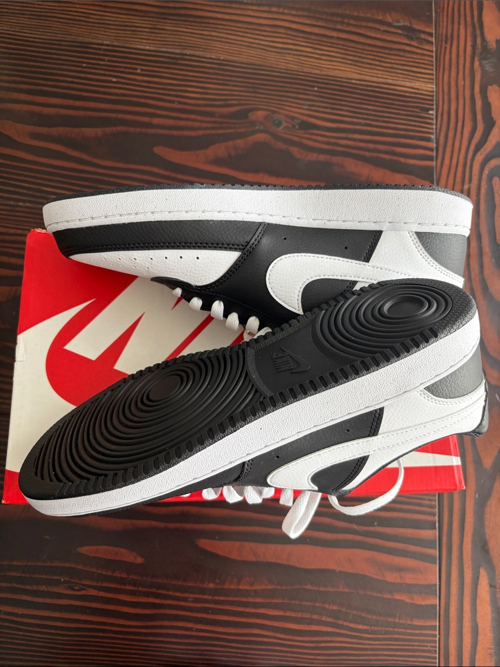 Nike Women's Black and White Low-Top Sneakers - Picture 3 of 8